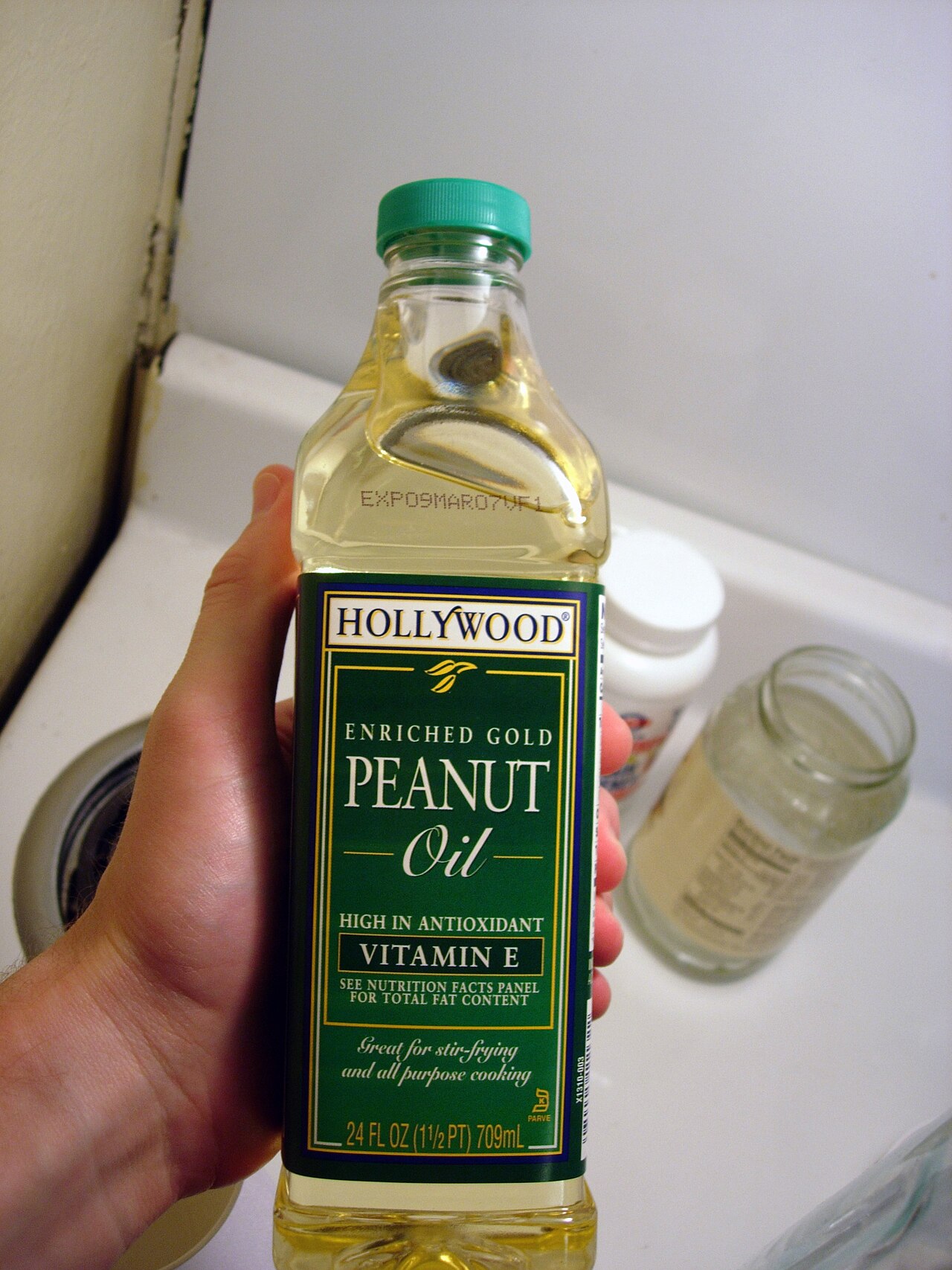 Cold-Pressed Groundnut Oil